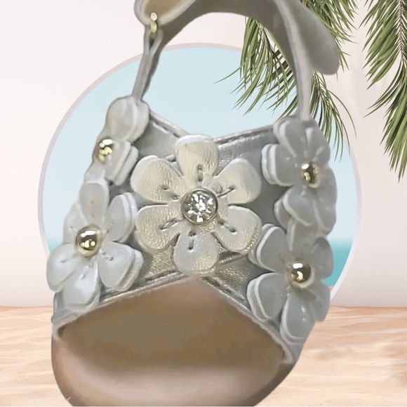 UGG Baby Allairey Shimmer Silver Sandal Size 2-3- NIB - Picture 4 of 5